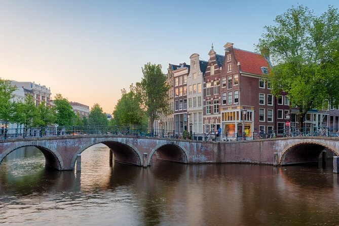 Amsterdam Haunted History and Ghost Walking Tour - Guides make or break a ghost tour, and this one has strong storytellers