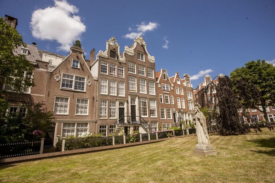 Amsterdam: Hidden Gems & Highlights Guided Bike Tour - Guides, Group Size, and Safety in Amsterdam Bike Traffic