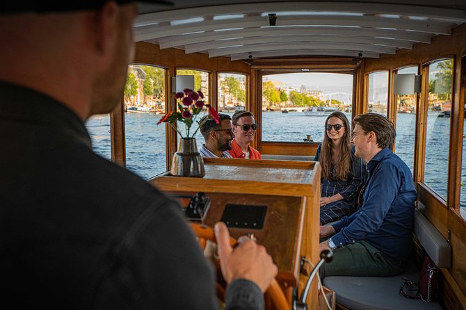 Amsterdam Highlights Canal Cruise with a Drink - The Skinny Bridge From the Water: More Than a Photo Spot