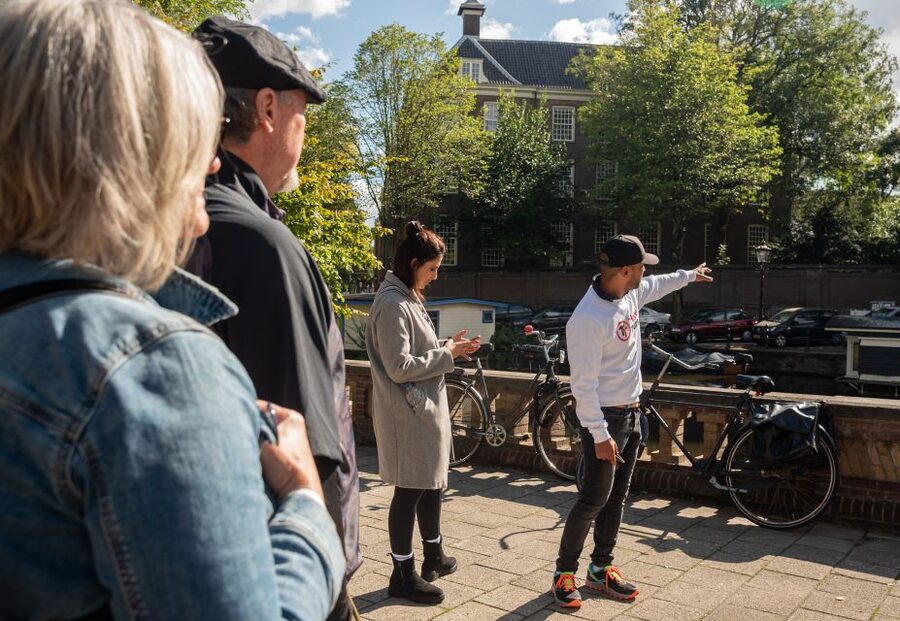 Amsterdam: Highlights & History Walking Tour - Old Town streets, canal edges, and the details that make it feel real