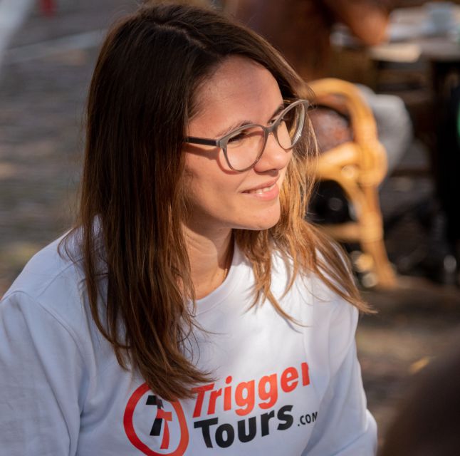 Amsterdam: Highlights & History Walking Tour - Guides, group size, and languages that keep the walk fun