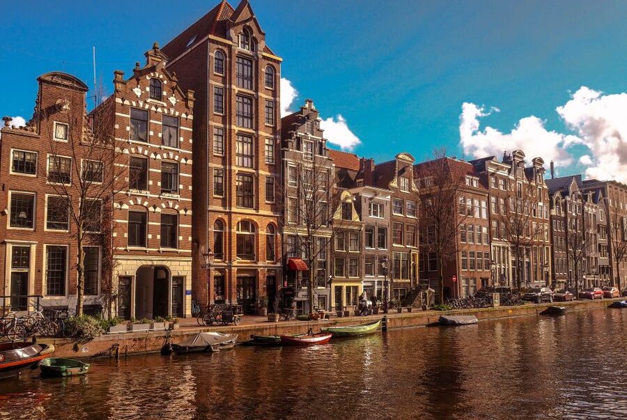 Amsterdam: Historic Walking Tour - Entering Amsterdam’s historic center in just 2 hours