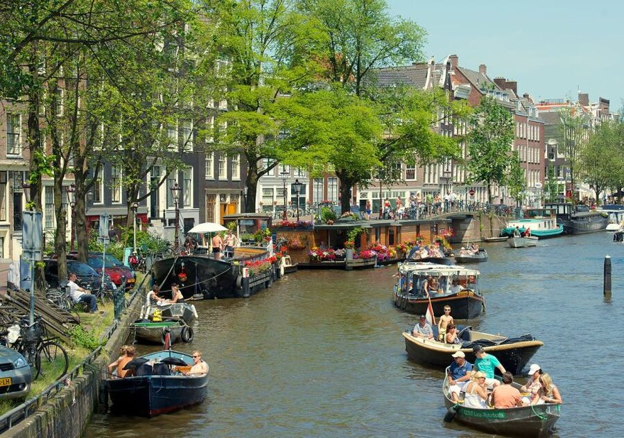 Amsterdam: Historic Walking Tour - Nieuwe Kerk: a standout landmark with story behind it