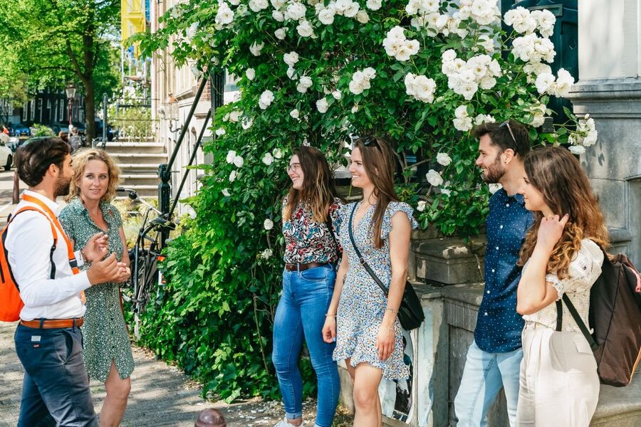Amsterdam: Historical Highlights Walking Tour with Tasting - Golden Age Stories, Royal Palace, and the City’s Trading Engine
