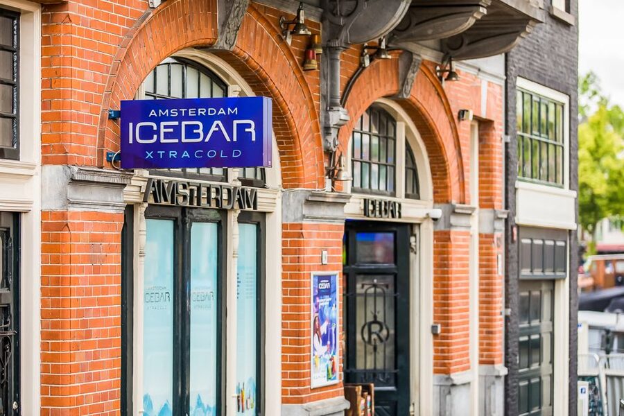 Amsterdam: Icebar Entry Ticket with 3 Drinks - Your 45-minute flow: welcome drink, gear up, then ice-bar time