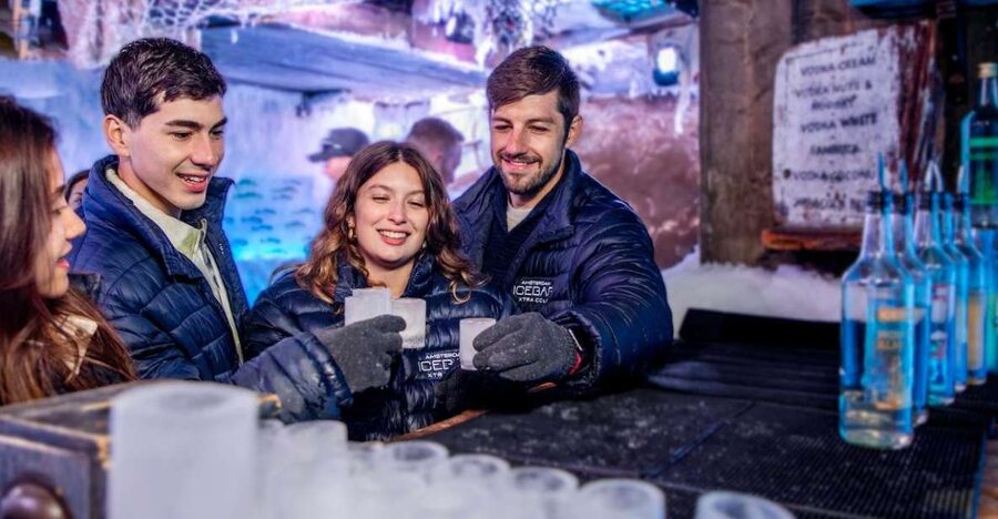 Amsterdam: Icebar Entry Ticket with 3 Drinks - Getting there near Rembrandtplein and keeping your timing straight