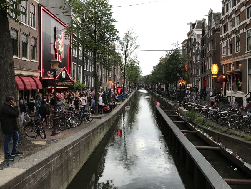 Amsterdam: Introduction walking tour - Old Town orientation: Old Church, Waag, Chinatown, Rembrandplein, and the smallest house