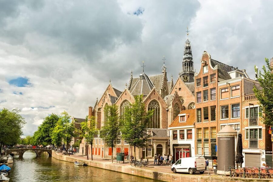 Amsterdam: Introduction walking tour - How the private group and English, German, Spanish options affect your day