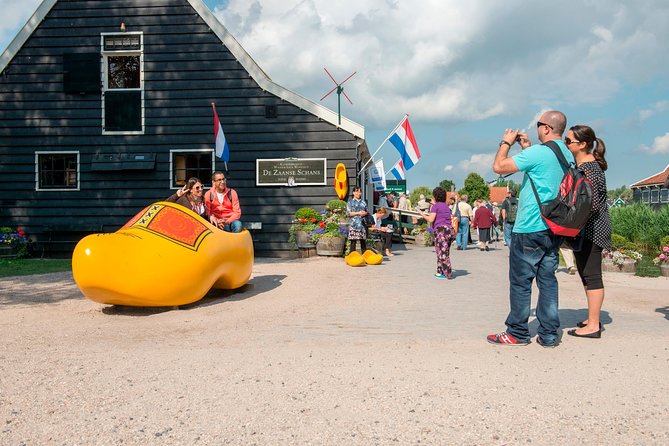 Amsterdam: Keukenhof and Zaanse Schans Windmills Guided Day Trip - The bulb area around Lisse: your first chance at those spring carpets