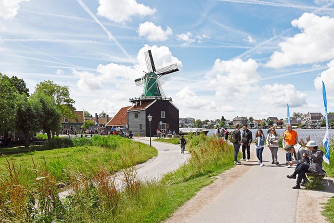 Amsterdam: Keukenhof and Zaanse Schans Windmills Guided Day Trip - Zaanse Schans: working windmills and the Zaan region feel