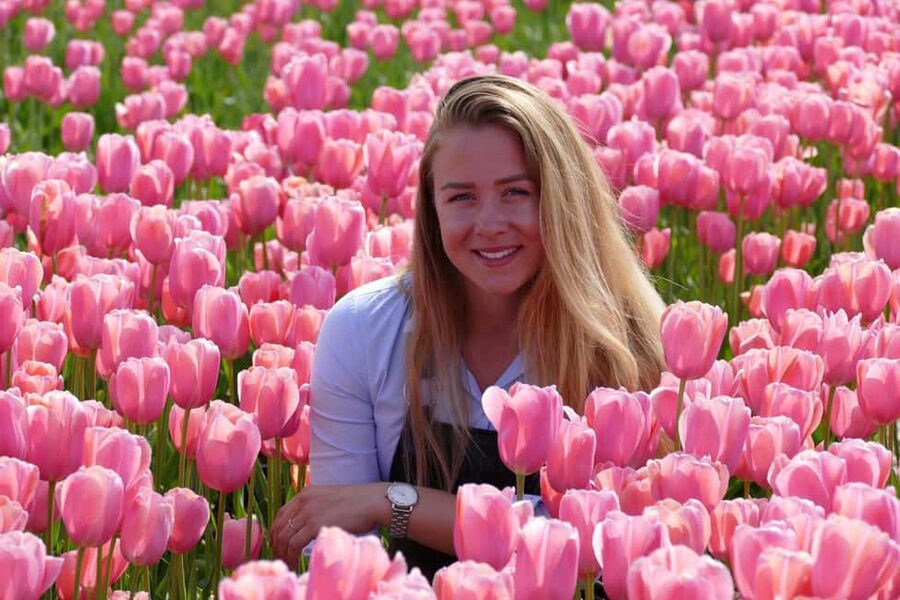 Amsterdam: Keukenhof, Tulip Farm Full-Day Tour with Cruise - Photo-friendly walking in the tulip fields (and what to wear)