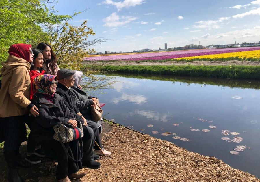 Amsterdam: Keukenhof Tulip Garden and Giethoorn Experience - From Prins Hendrikkade to the Dutch Countryside in One Clean Shot