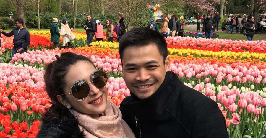 Amsterdam: Keukenhof Tulip Garden and Giethoorn Experience - Windmill Views and the Photo Reality Check for Overcast Days