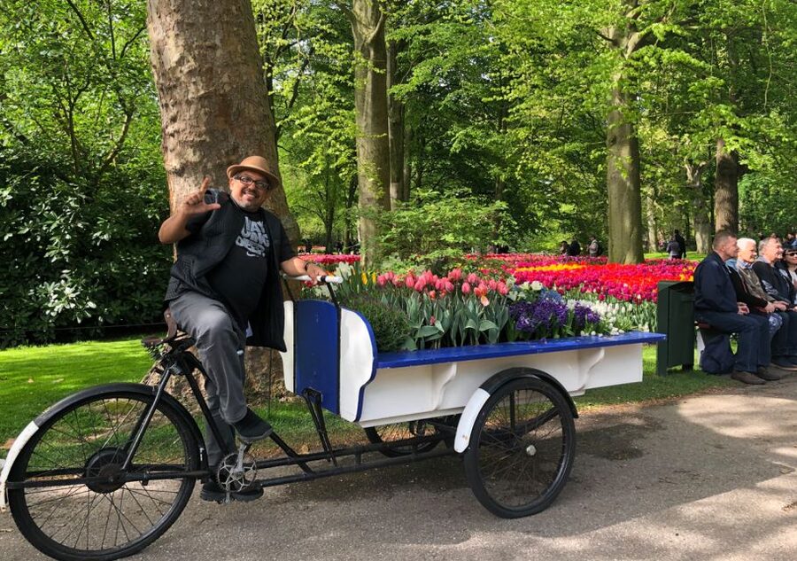 Amsterdam: Keukenhof Tulip Garden and Giethoorn Experience - Keukenhof Gardens: 3.5 Hours to Smell, See, and Get Your Photos Right