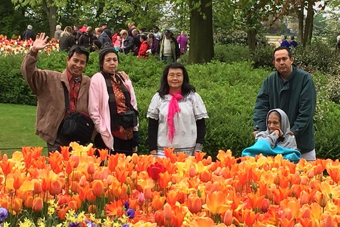 Amsterdam: Keukenhof Tulip Gardens and Giethoorn with Boat Tour - Giethoorn by boat and foot: canals, bridges, and calm
