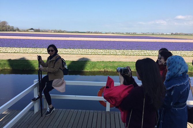 Amsterdam: Keukenhof Tulip Gardens and Giethoorn with Boat Tour - Who this trip suits best