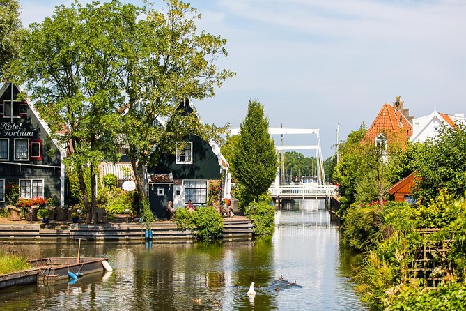 Amsterdam: Keukenhof, Zaanse Schans & Volendam Tour - Logistics and crowd-proofing: how to avoid the common headaches