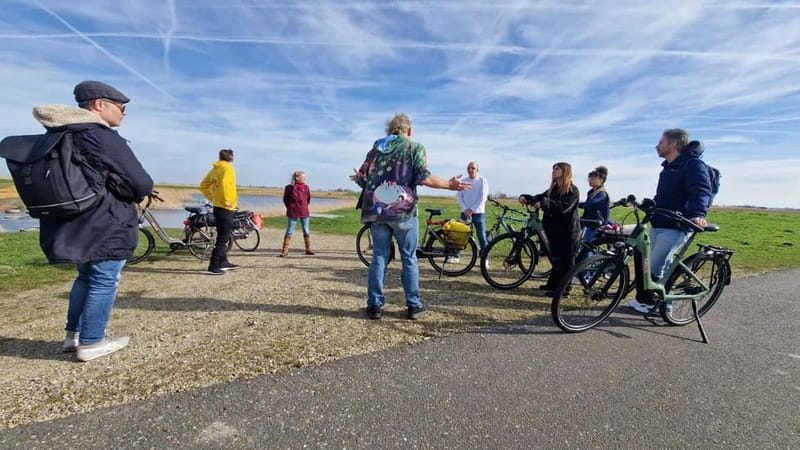 Amsterdam: Leisurely Windmill & Countryside Bike Ride - Why Waterland feels like a different world from central Amsterdam