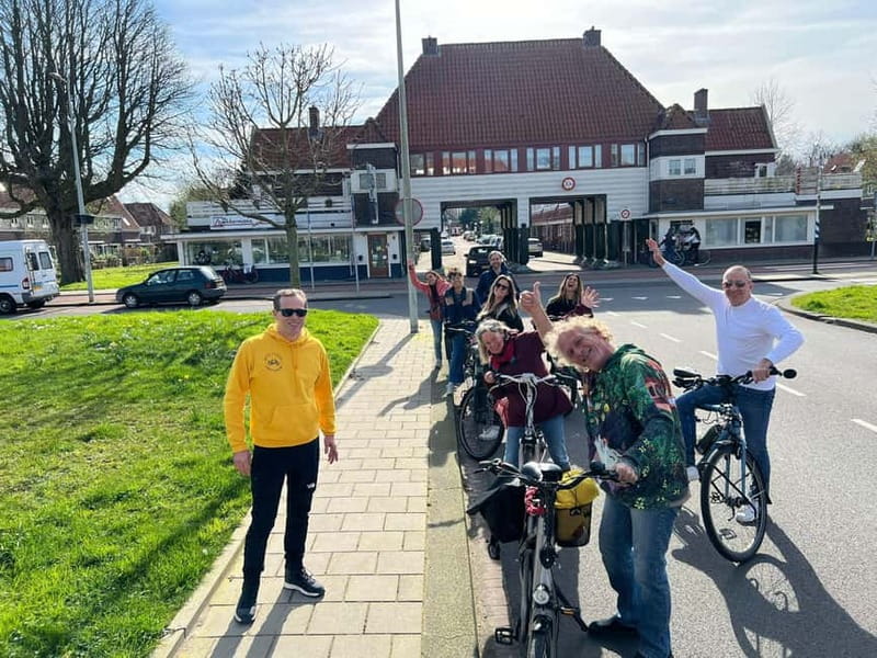 Amsterdam: Leisurely Windmill & Countryside Bike Ride - Getting up close with The Admiral windmill