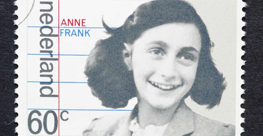 Amsterdam: Life of Anne Frank and World War II Walking Tour - Dutch Resistance and the Auschwitz Monument Moment