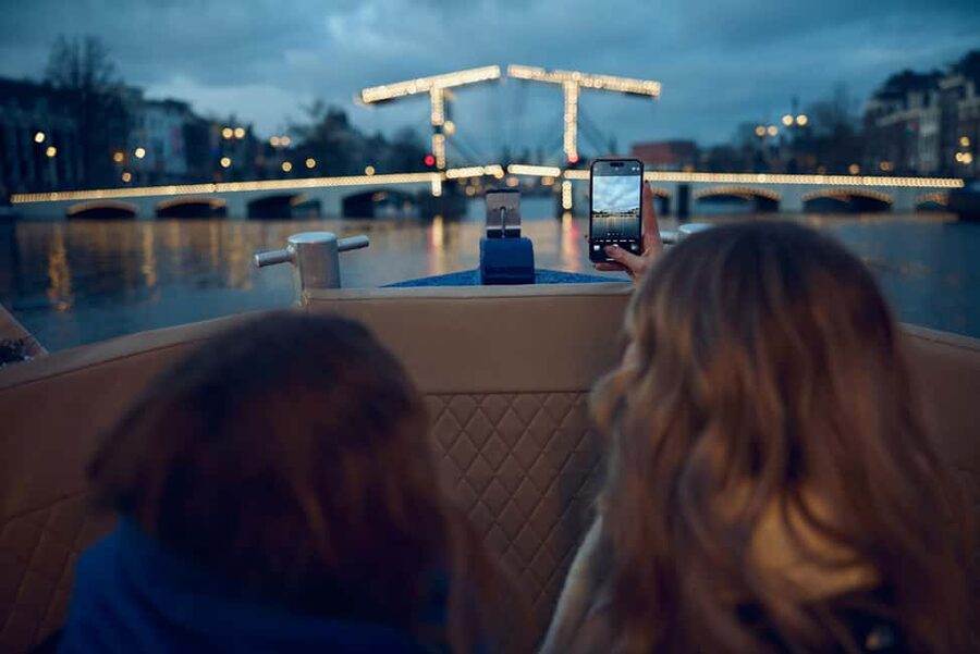 Amsterdam: Light Festival Boat with Unlimited Drinks Option - What the guides actually do onboard, and why it matters