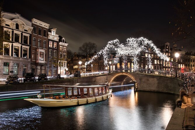 Amsterdam Light Festival: Canal Cruise + Snack & Unlimited Drinks - The Live Guide: Fun When Storytelling Clicks