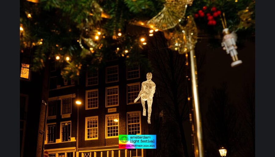Amsterdam: Light Festival Heated Cruise w/ Drinks & Snacks - The boat experience: heated comfort, photos through shutters