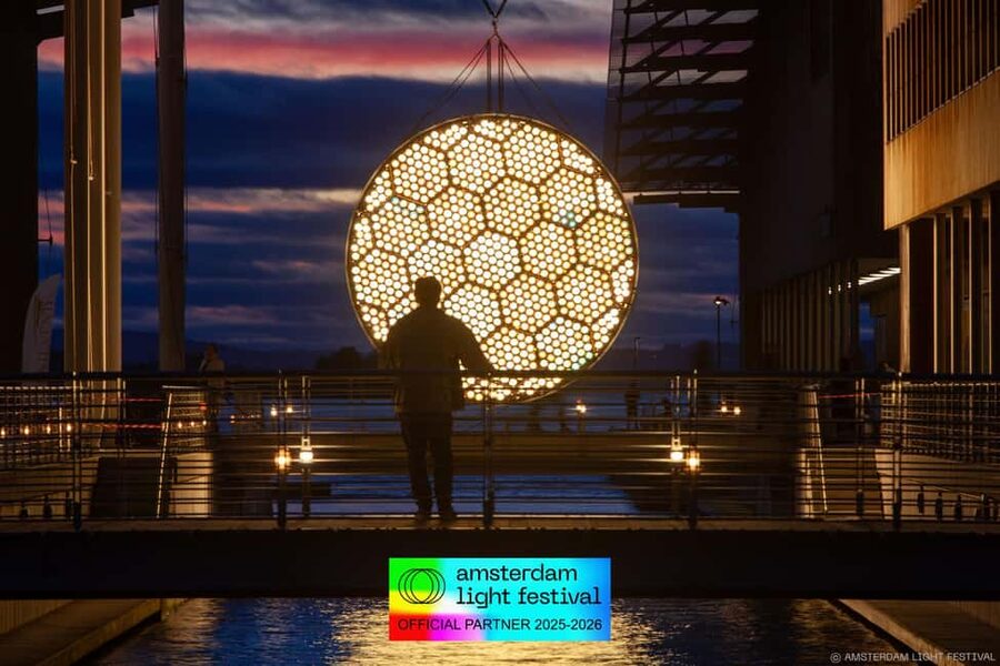 Amsterdam: Light Festival Heated Cruise with Drinks Option - Drinks and Snacks Options: Unlimited Mulled Wine Upgrade