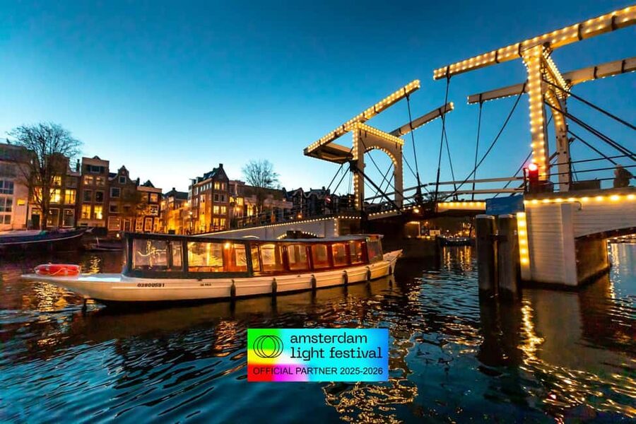 Amsterdam: Light Festival Heated Cruise with Drinks & Snacks - Drinks and Snacks: What the Value Feels Like at $31
