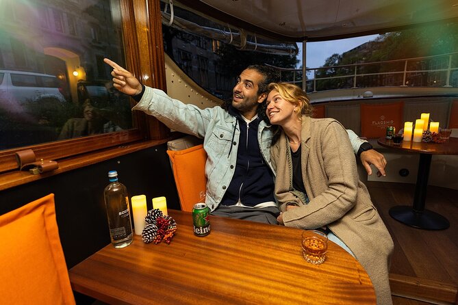 Amsterdam Light Festival: Heated Cruise with Hot Drinks & Bite - The crew: narration quality is the heart of this tour