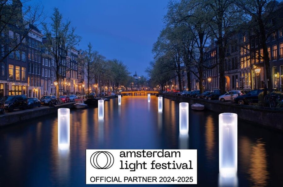 Amsterdam Light Festival Live Commentary & Optional Drinks - Finding the boat near Central Station (without turning it into a quest)
