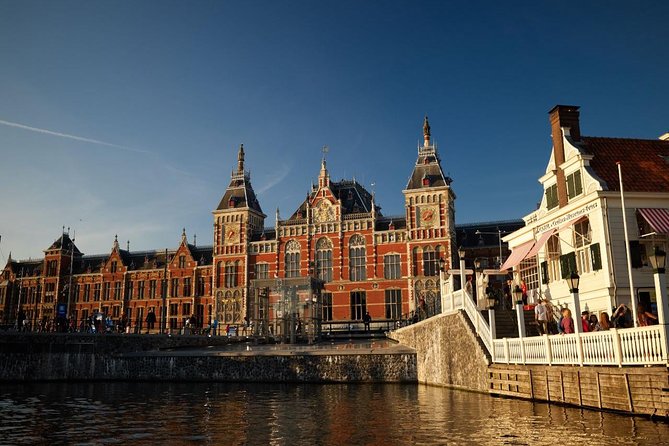 Amsterdam Light Festival: Saloon Boat Cruise + Hot Drinks & Bite - The Boat Setup: Covered Comfort, Plus a Few Real-World Cautions