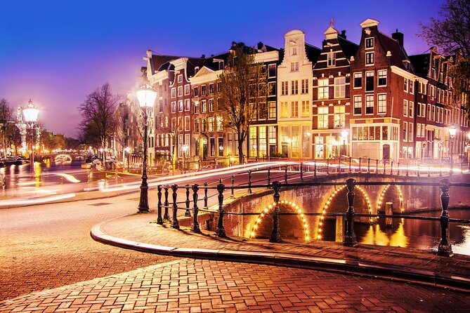 Amsterdam Light Festival Winter Walk with Stroopwafel Workshop - Munttoren storytelling in the middle of the center