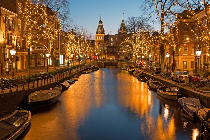Amsterdam Light Festival Winter Walk with Stroopwafel Workshop - Jordaan canal lights and the Amsterdam Light Festival focus
