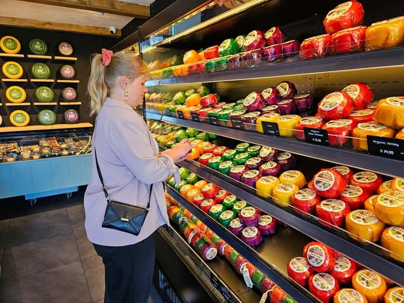 Amsterdam: Live GuideD Giethoorn Boat Tour & Cheese Platter - Should You Book This Tour?