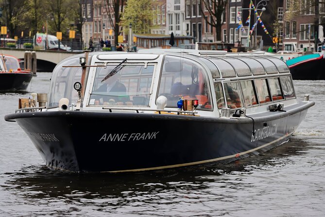 Amsterdam Live Guided Sightseeing Canal Cruise - Getting to the boat at Amstel 51F, and how the trip feels
