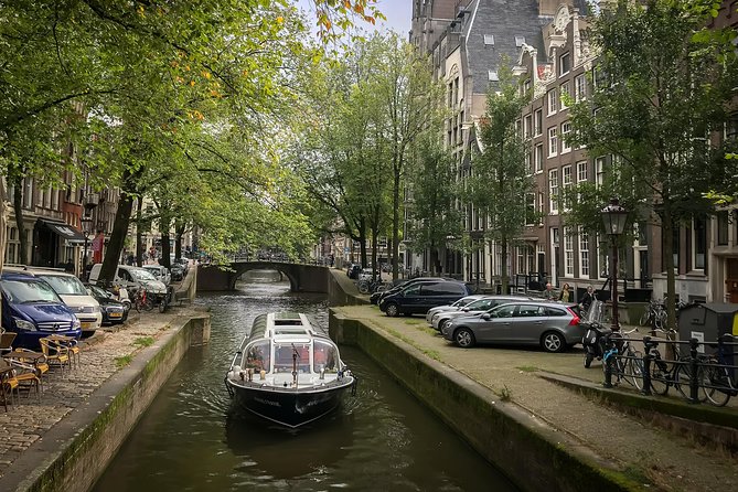 Amsterdam Live Guided Sightseeing Canal Cruise - Who should book this cruise, and who might want a different style