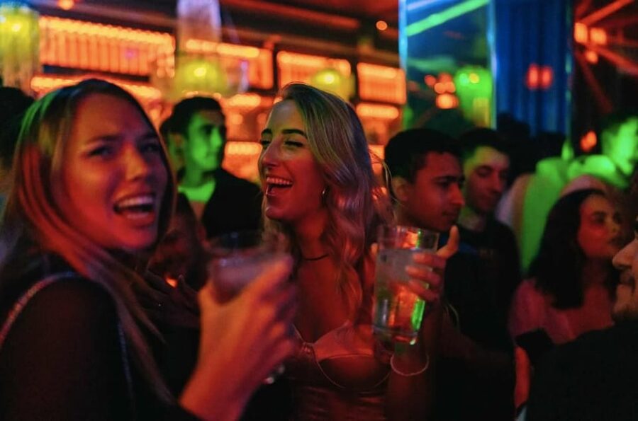 Amsterdam: Ludwig's Red Light Pub Crawl with VIP Club Entry - How the 4 Hours in Amsterdam Actually Runs