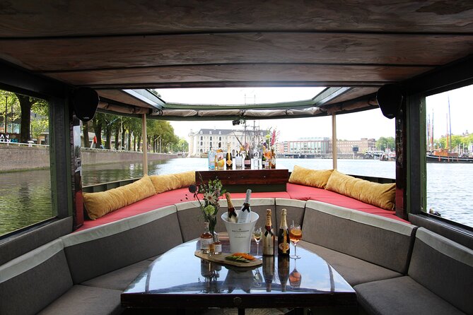Amsterdam: Luxury Boat Cruise Unlimited Cocktails, Beers & Wines - Onboard open bar: what is included and how to order smart