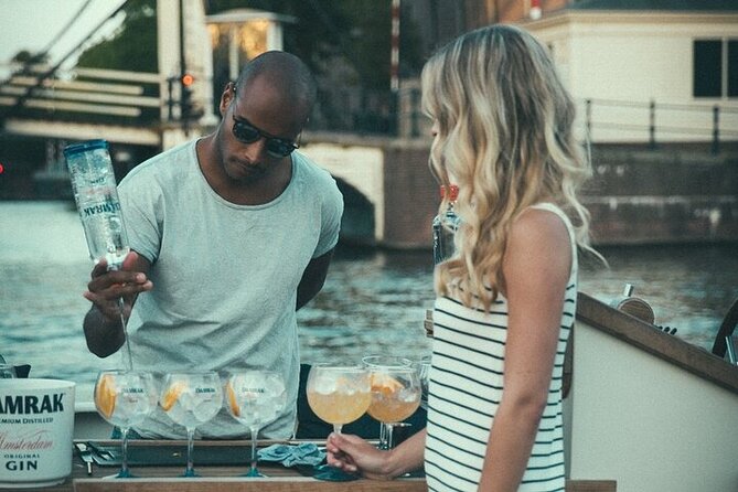 Amsterdam: Luxury Boat Cruise Unlimited Cocktails, Beers & Wines - Route highlights: what you will see during the hour