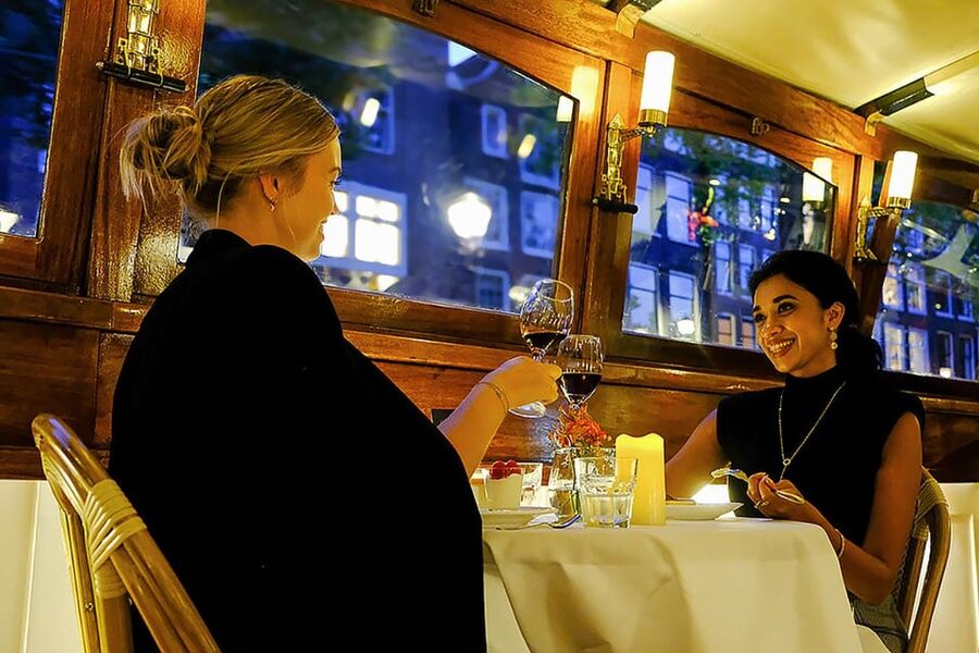 Amsterdam: Luxury Saloon Boat Cruise with 3-Course Dinner - The first hour: check in, festive aperitif, then off through the canals