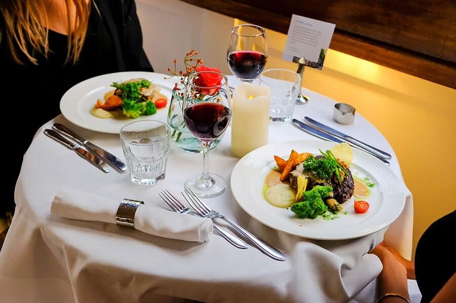 Amsterdam: Luxury Saloon Boat Cruise with 3-Course Dinner - Where you start: Zwanenburgwal 20 meeting point