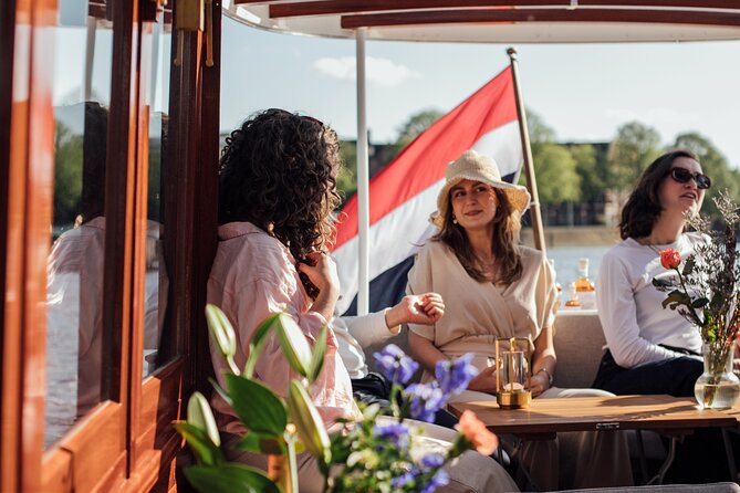 Amsterdam: Luxury Saloon Boat Cruise with Cocktails & Waffle - The Route Highlights: What You’ll See Along the Canals