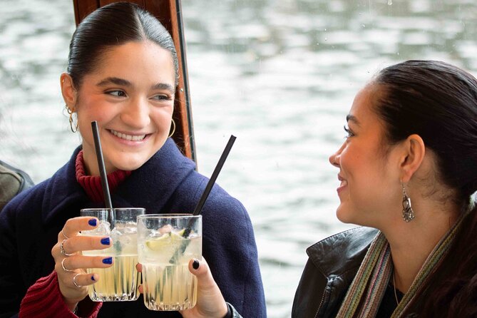 Amsterdam: Luxury Saloon Boat Cruise with Cocktails & Waffle - Quick Tips That Make the Cruise Feel Easier