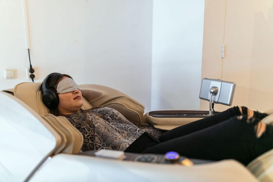 Amsterdam: Massage Session - The massage chair and 3D relax capsule experience