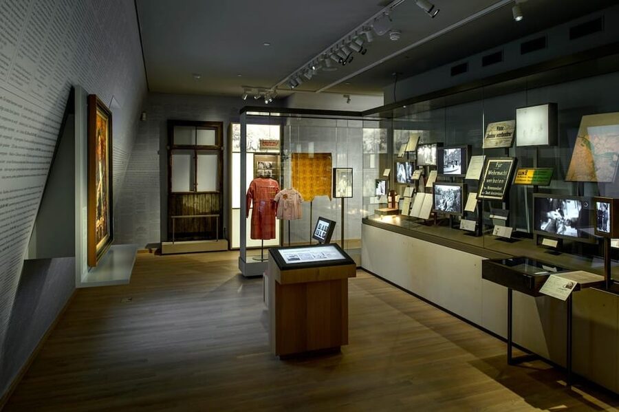 Amsterdam: National Holocaust Museum Entry Ticket - Interactive Holograms and Audio Help You Stay Oriented