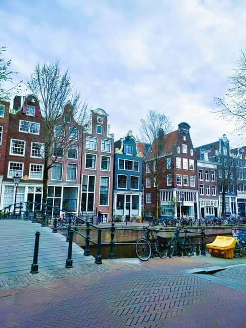Amsterdam: Off the Beaten Path Bike Tour in French - Bikes, comfort, and small details that change the experience