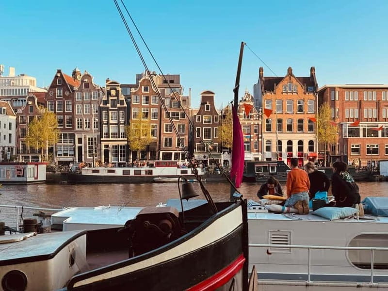 Amsterdam: Off the Beaten Path Bike Tour in French - Starting at Bike Rental Reine, and how the luggage piece fits