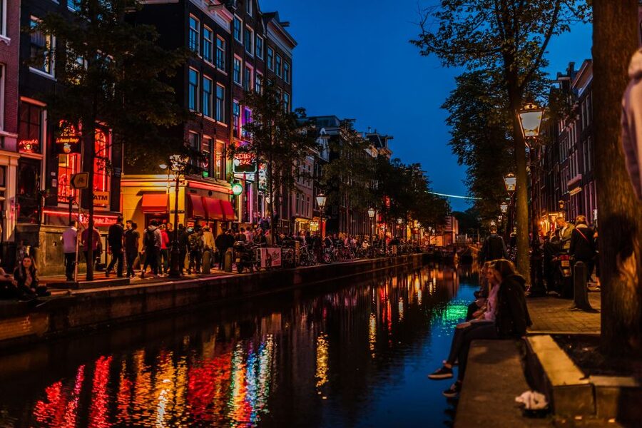Amsterdam: Off-the-Beaten-Track Neighborhoods Private Tour - Amsterdam-West: Ten Katemarkt for local life, De Hallen for modern cravings