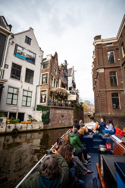 Amsterdam:Old City Canal Cruise with Live Guide and Open Bar - Magere Brug (Skinny Bridge) is the photo moment you can plan for